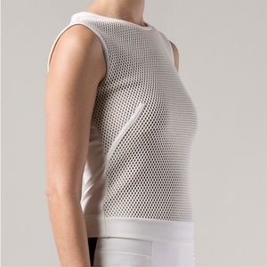 NWOT AKRIS PUNTO white mesh overlay seamed sleeveless top sz 4 new without tags